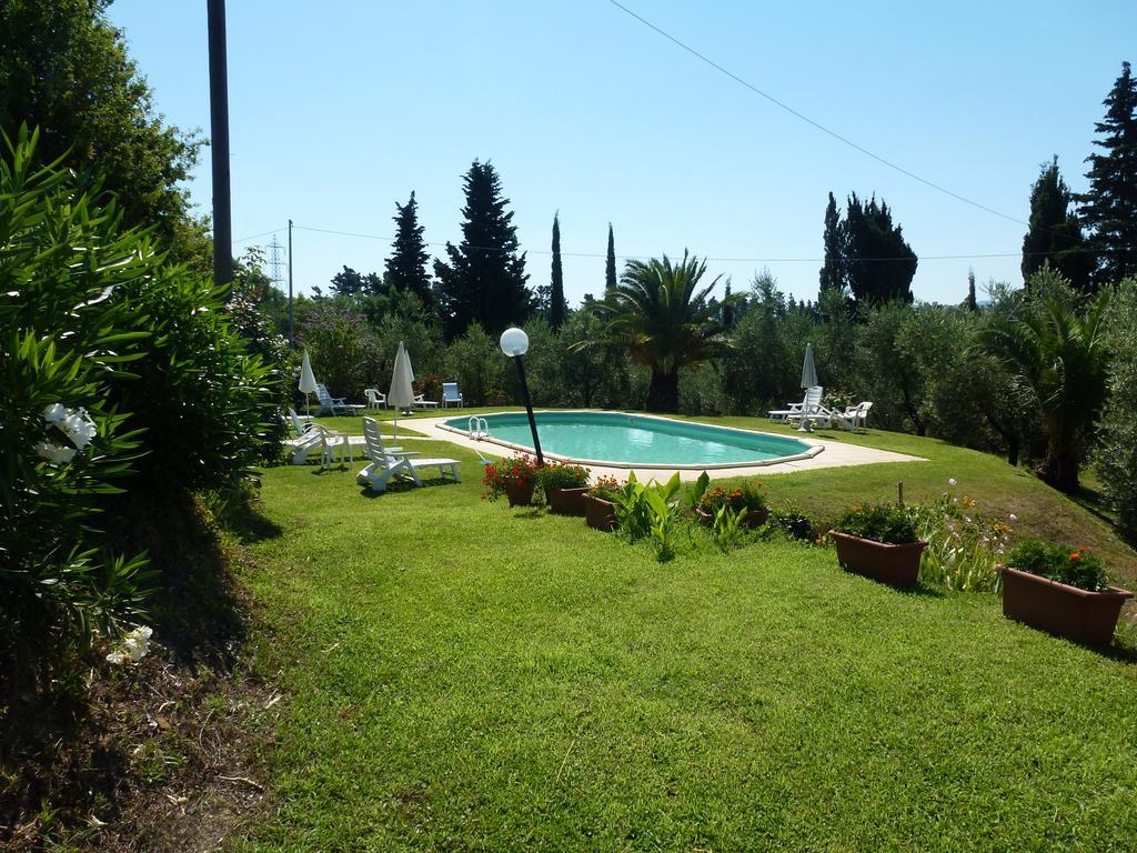 Agriturismo Poggio Al Tesoro Crespina الغرفة الصورة