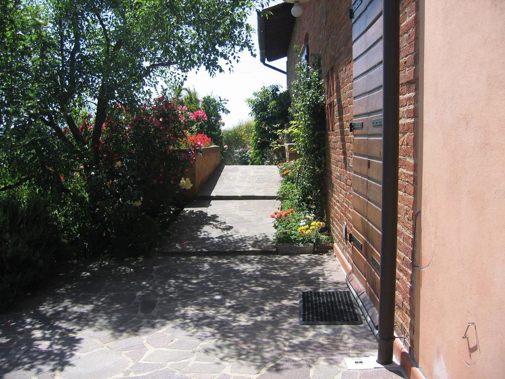 Agriturismo Poggio Al Tesoro Crespina الغرفة الصورة