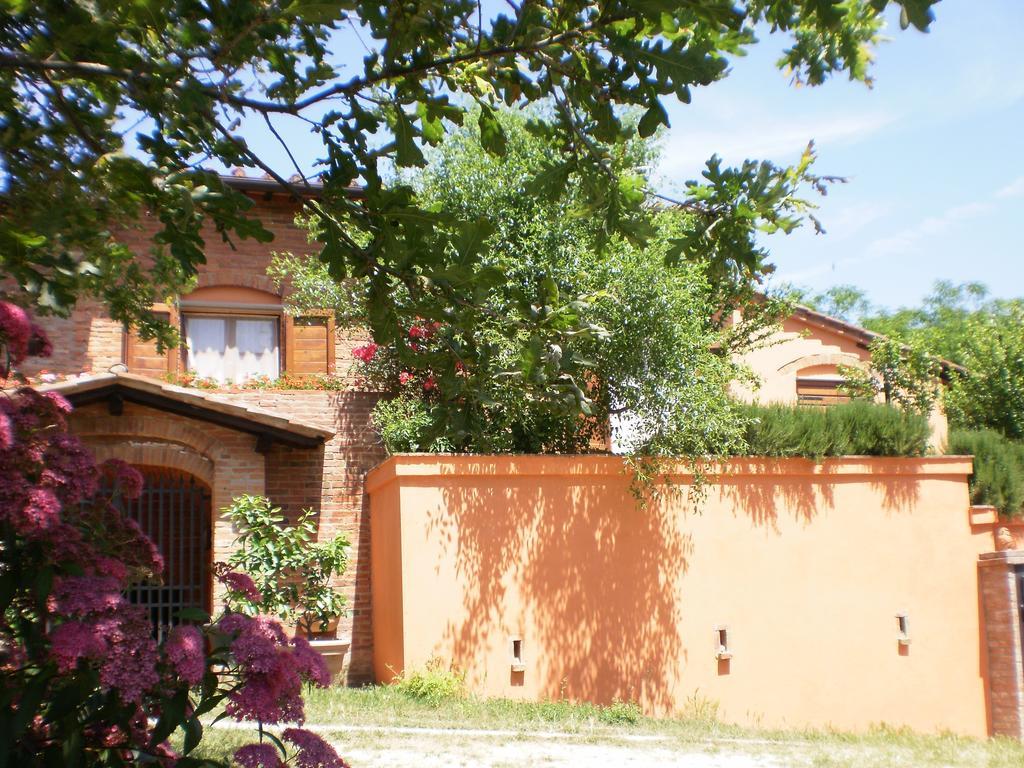 Agriturismo Poggio Al Tesoro Crespina الغرفة الصورة